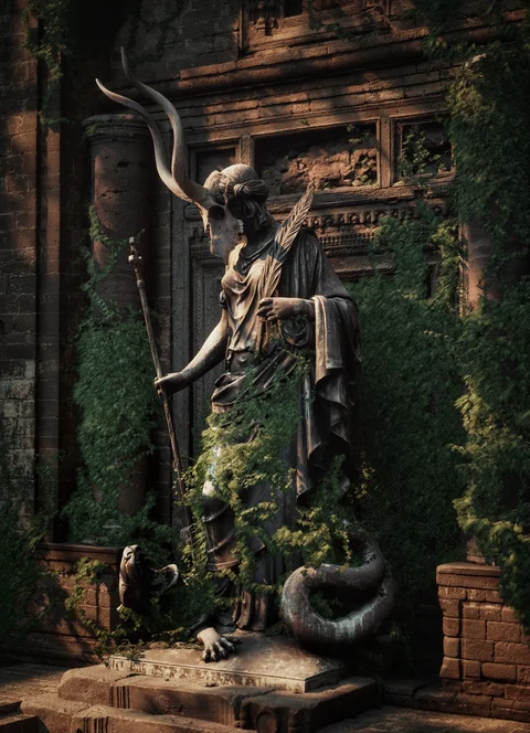 Statues and ivy in a ruined hall — view 3